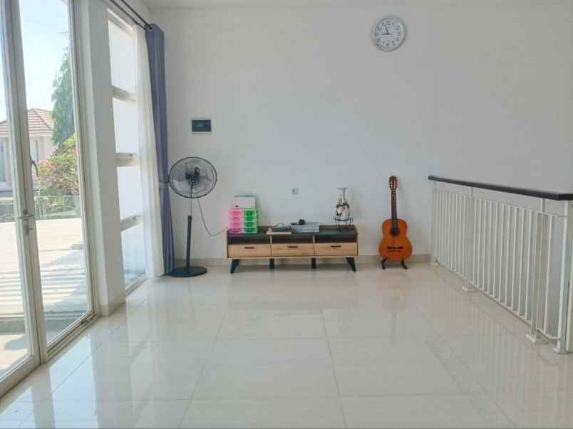 dijual rumah greenvilee babatan pantai