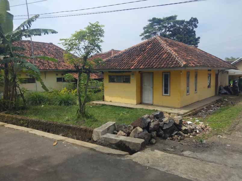 dijual rumah halaman luas pinggir jl desa