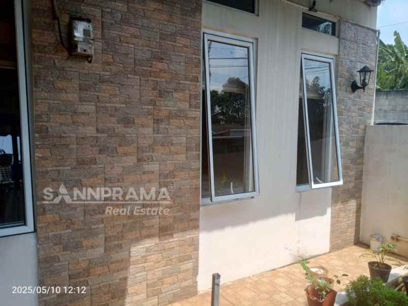 dijual rumah hook 1 5 lantai di griya melati mas gdc