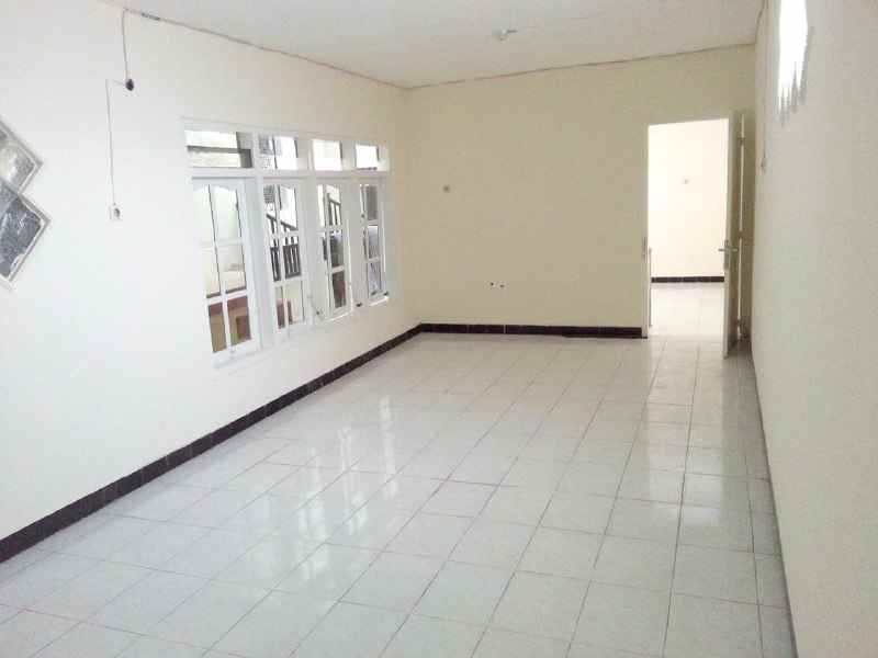 dijual rumah jalan doho surabaya