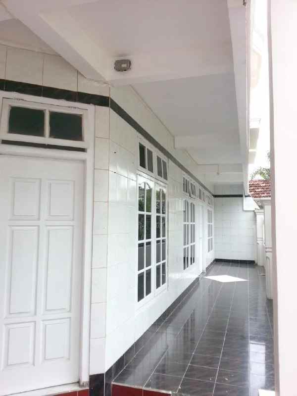 dijual rumah jalan doho surabaya