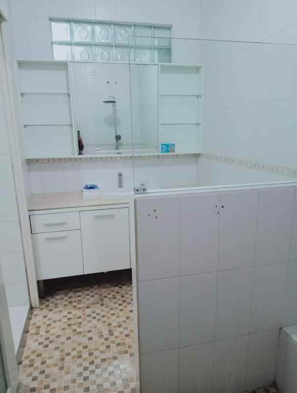 dijual rumah jalan fullerton place