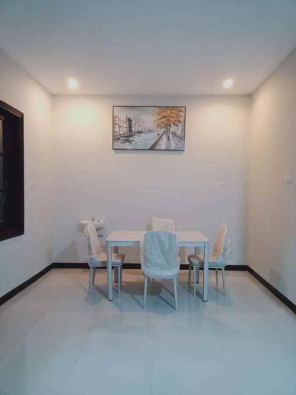 dijual rumah jalan fullerton place