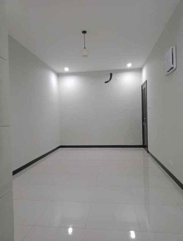 dijual rumah jalan fullerton place