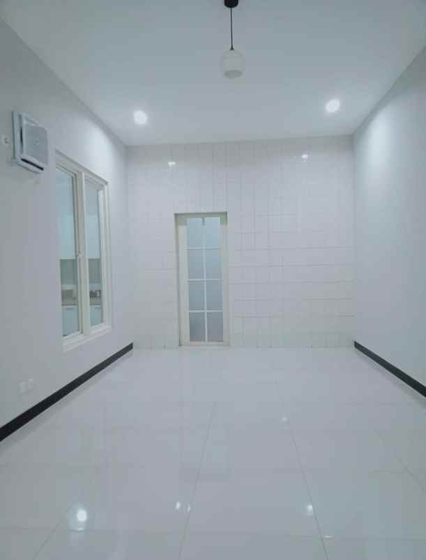 dijual rumah jalan fullerton place