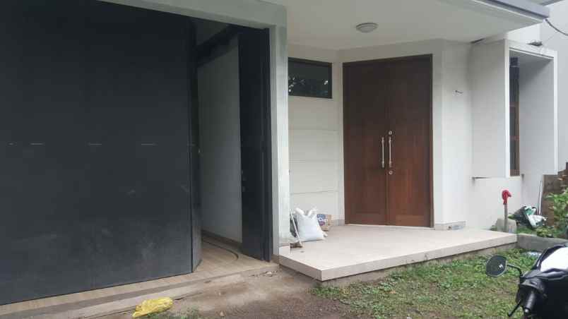 dijual rumah jalan gempol sari