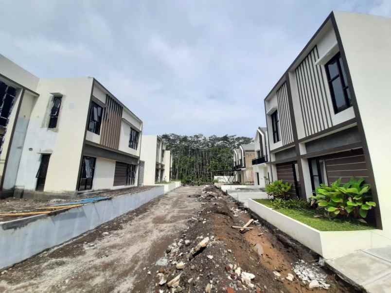 dijual rumah jalan kaliurang km 12