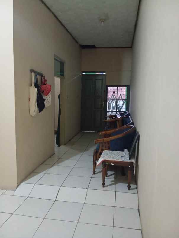 dijual rumah jalan kerkof