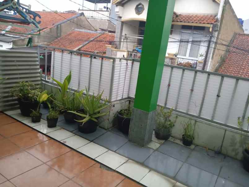 dijual rumah jalan kerkof