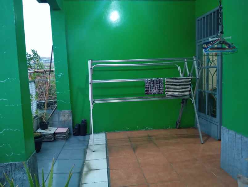 dijual rumah jalan kerkof