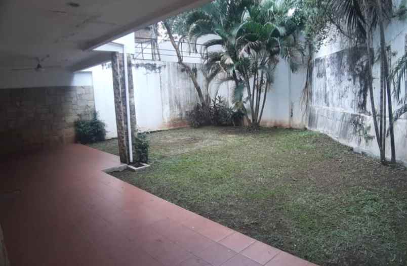 dijual rumah jalan liliana kel pela