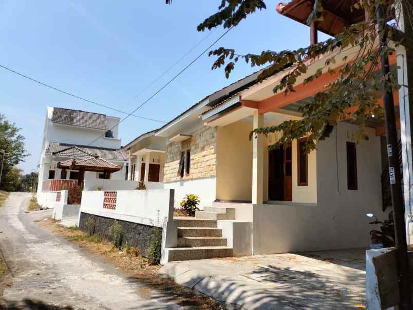 dijual rumah jalan lpmp kalasan