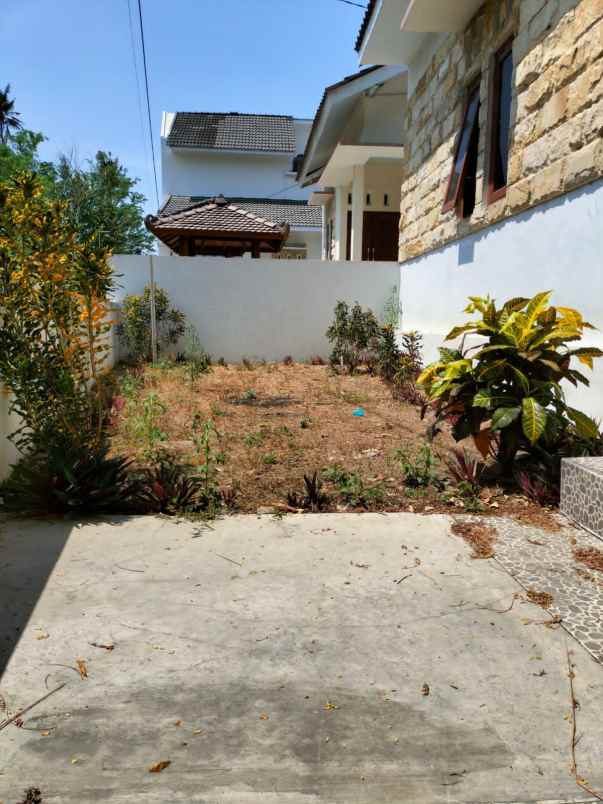 dijual rumah jalan lpmp kalasan