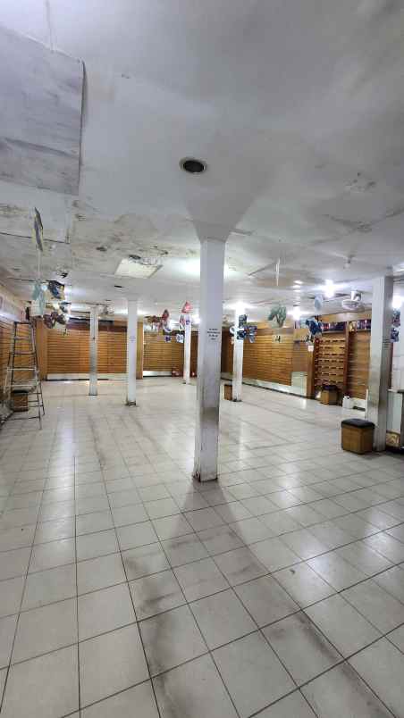 dijual rumah jalan manukan tama