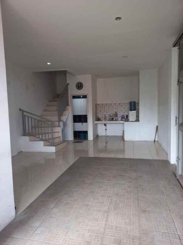 dijual rumah jalan mekarwangi