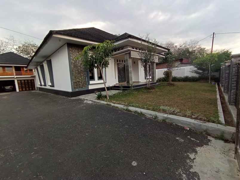 dijual rumah jalan merpati rawamakmur