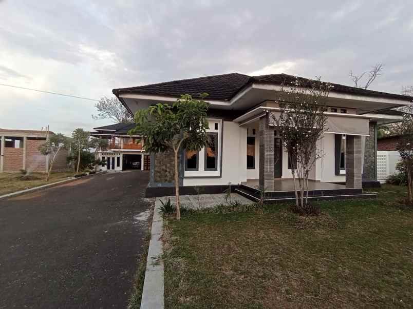 dijual rumah jalan merpati rawamakmur