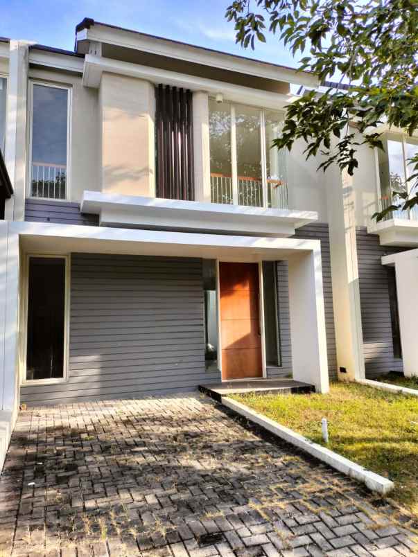 dijual rumah jalan north west park