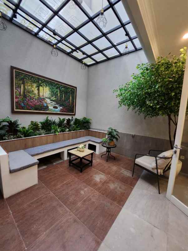 dijual rumah jalan pakuwon indah ritz