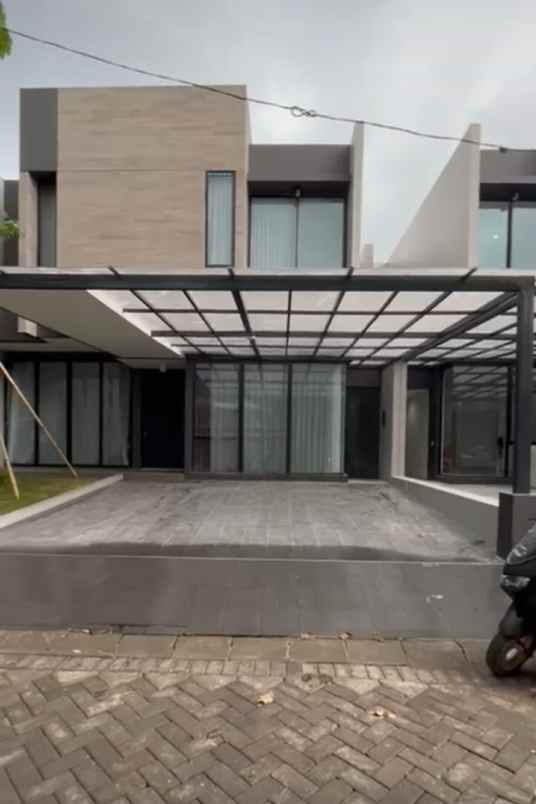 dijual rumah jalan pelican hill