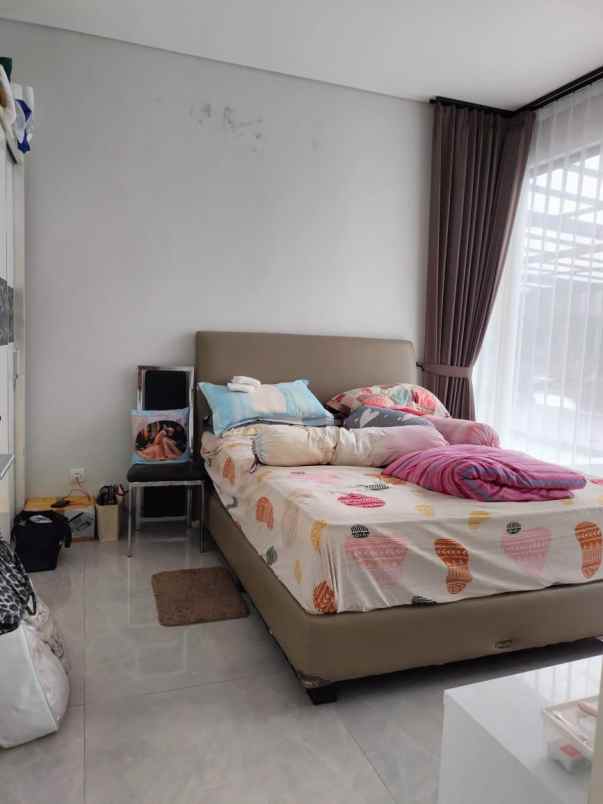 dijual rumah jalan pelican hill