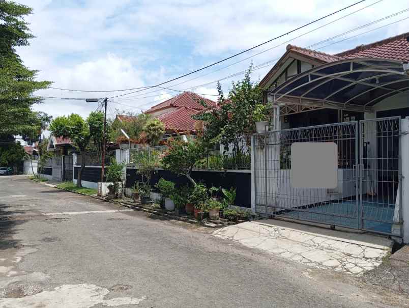 dijual rumah jalan pesantren