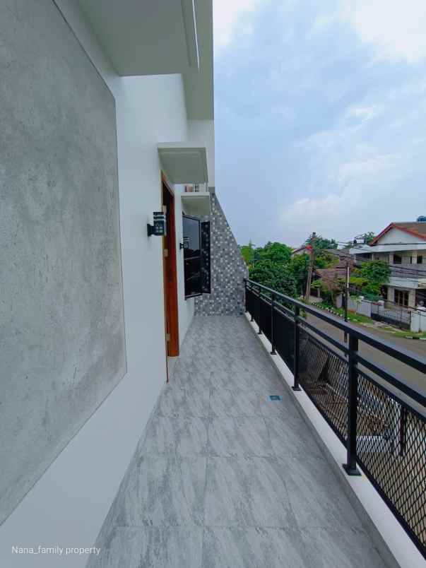 dijual rumah jalan raya bintaro