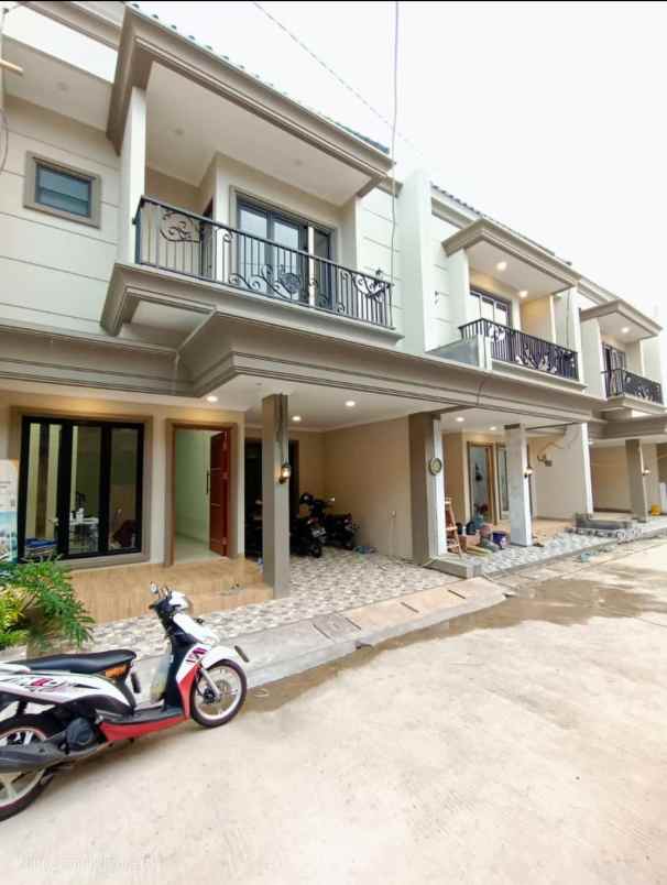 dijual rumah jalan raya ceger pondok