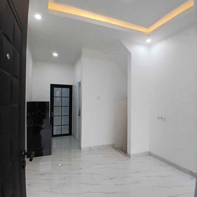 dijual rumah jalan raya cipayung depok