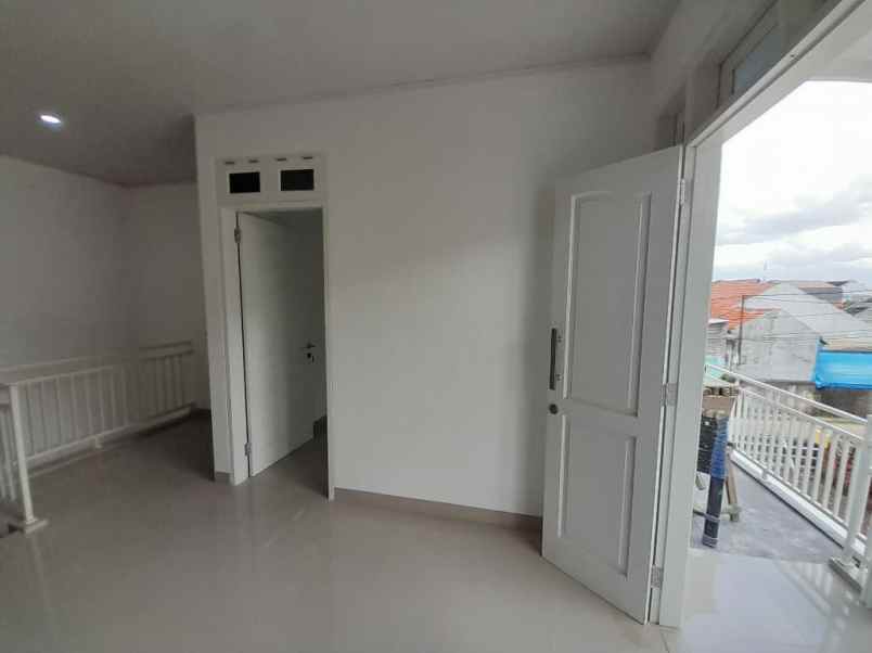 dijual rumah jalan raya ciputat komplek