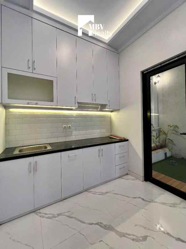 dijual rumah jalan raya kahfi jagakarsa