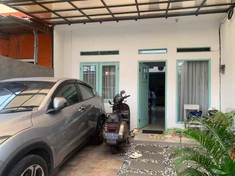 dijual rumah jalan raya kreo larangan