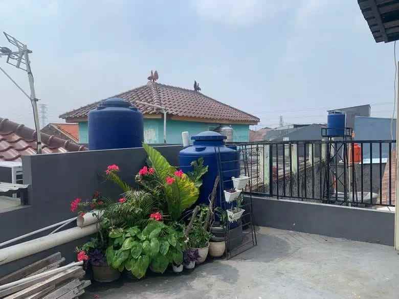 dijual rumah jalan raya kreo larangan