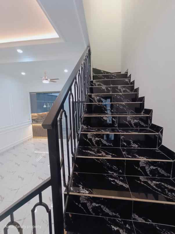 dijual rumah jalan raya pondok aren
