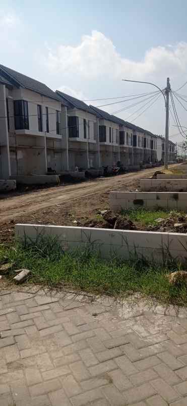 dijual rumah jalan raya pranti pranti