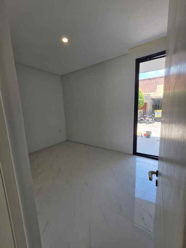 dijual rumah jalan sutorejo prima indah