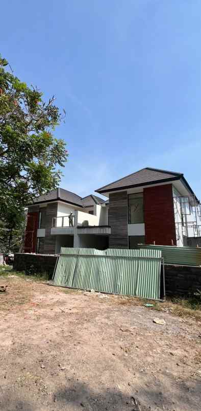 dijual rumah jalan taman dayu