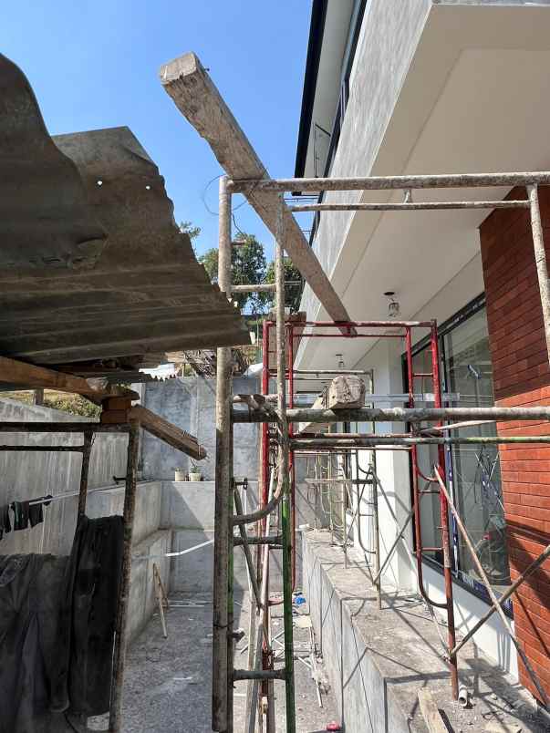 dijual rumah jalan taman dayu