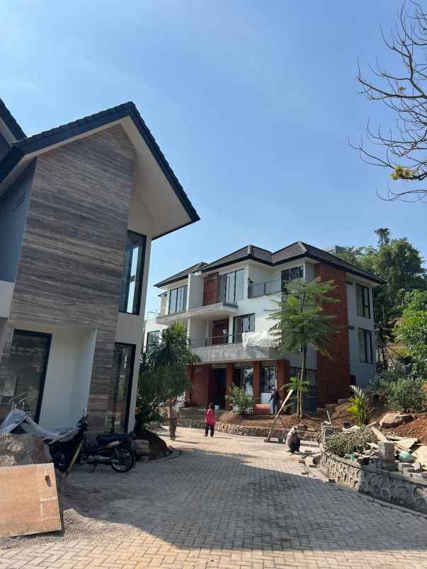 dijual rumah jalan taman dayu