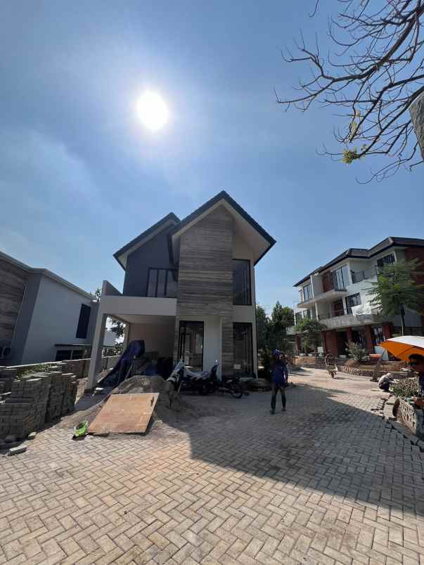 dijual rumah jalan taman dayu