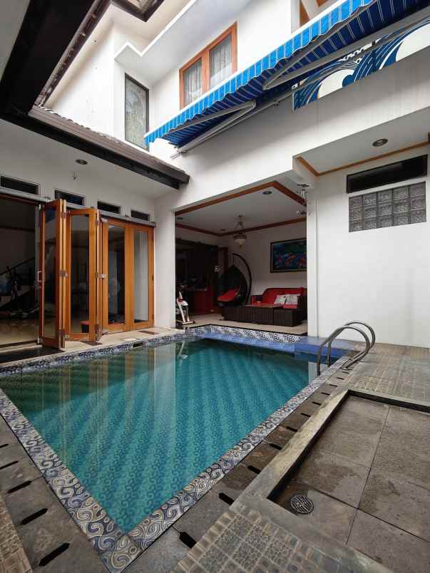 dijual rumah jatiwaringin jakarta timur