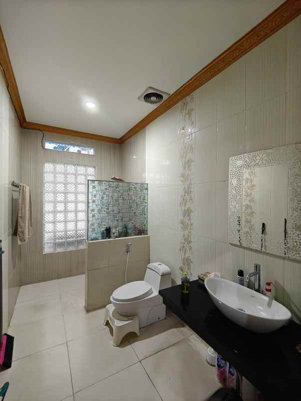 dijual rumah jatiwaringin jakarta timur