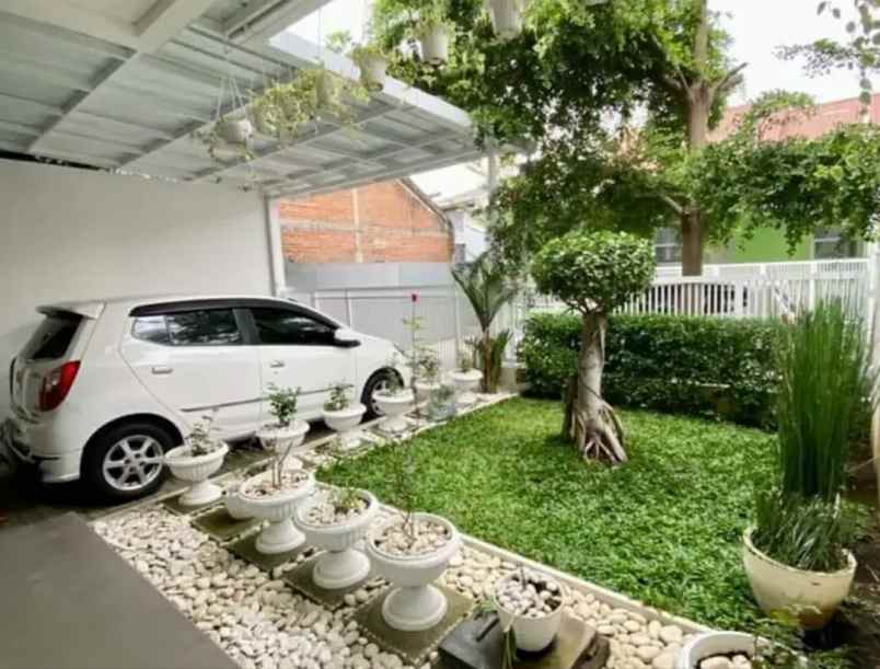 dijual rumah jl arcamanik endah