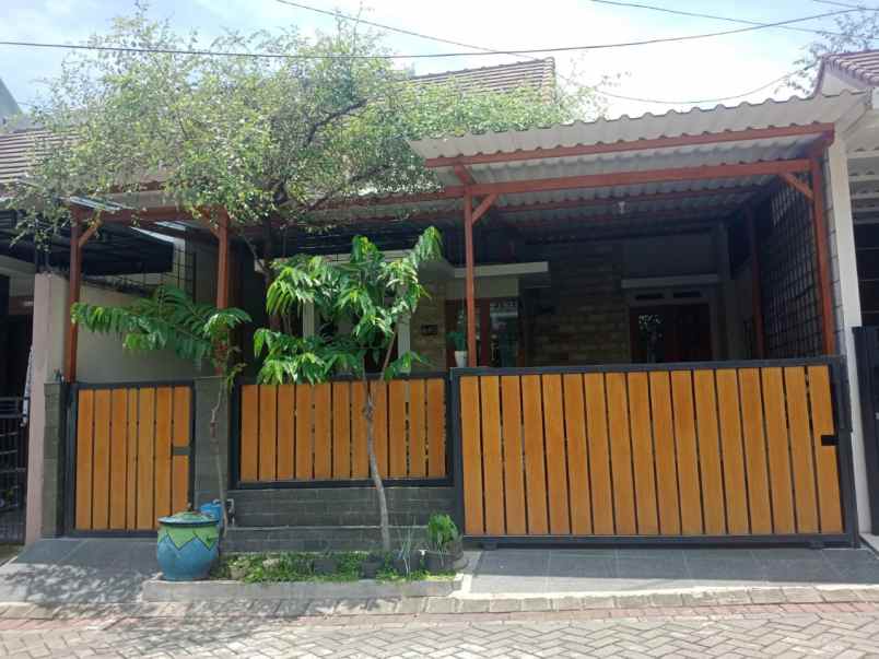 dijual rumah jl arumba