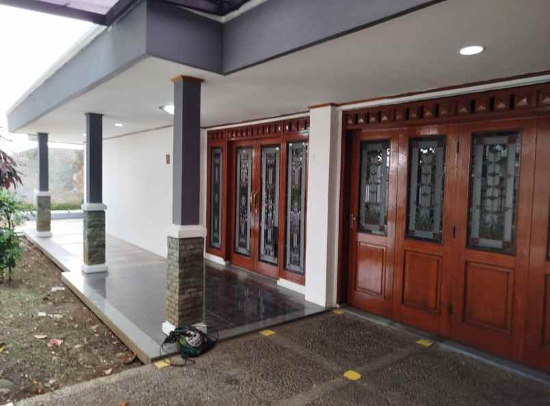 dijual rumah jl awiligar