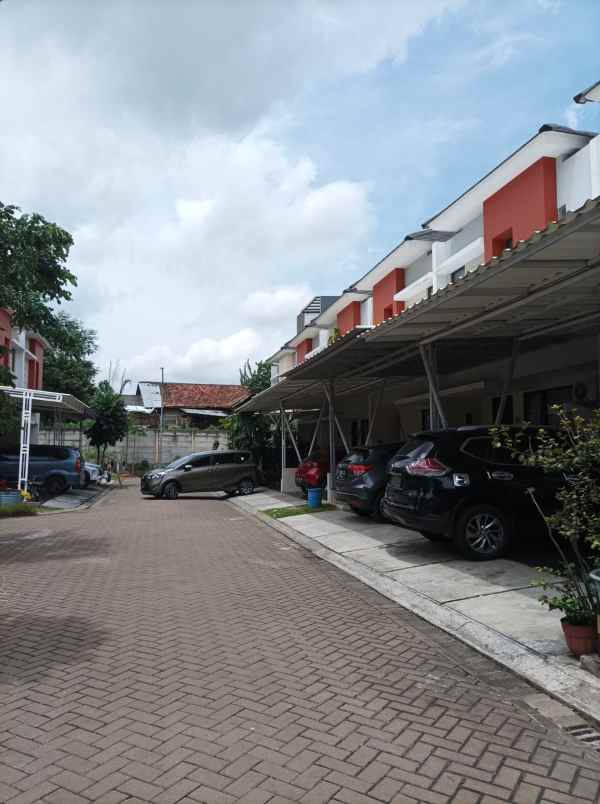 dijual rumah jl eldora utama pakujaya