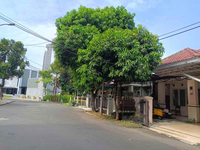 dijual rumah jl gardenialoka