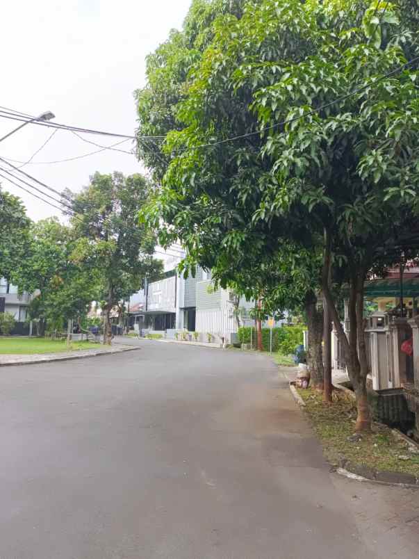 dijual rumah jl gardenialoka