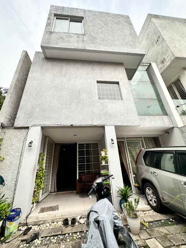 dijual rumah jl gatot subroto