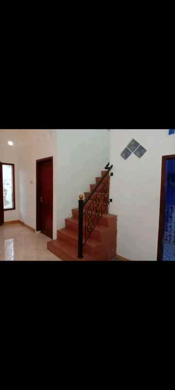 dijual rumah jl griya prasetya utara